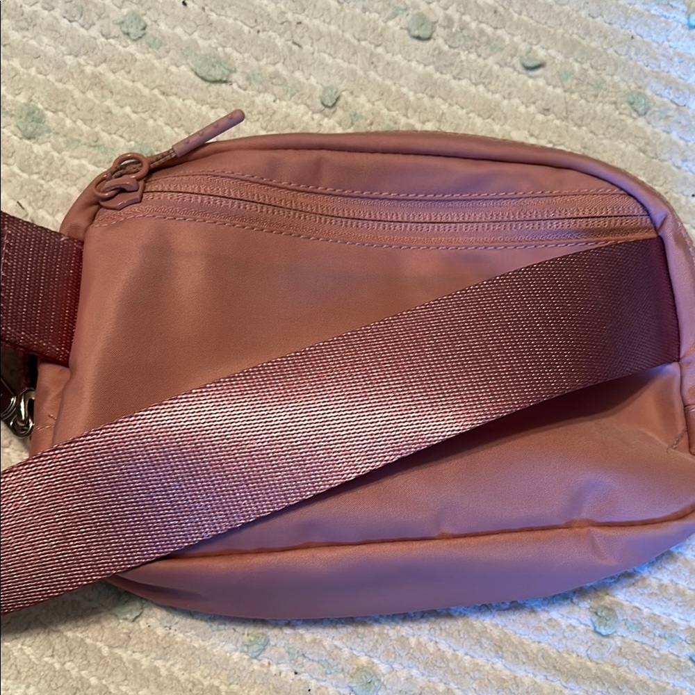 lululemon athletica Dusty Rose Crossbody Belt Bag - Picture 4 of 7